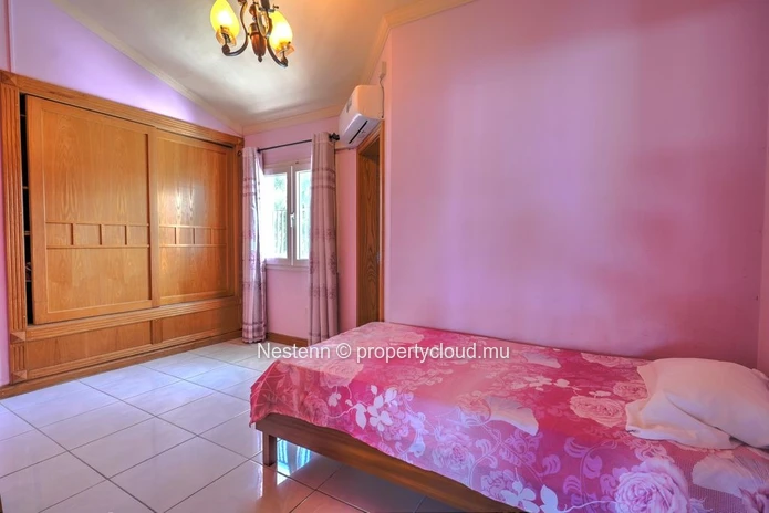 Maison familiale de 3 chambres avec piscine 