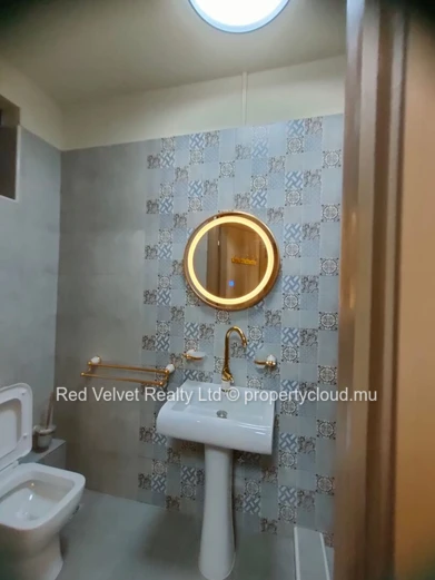 Elegant 4-Bedroom House for Rent in Ébène | Spacious Modern Residence