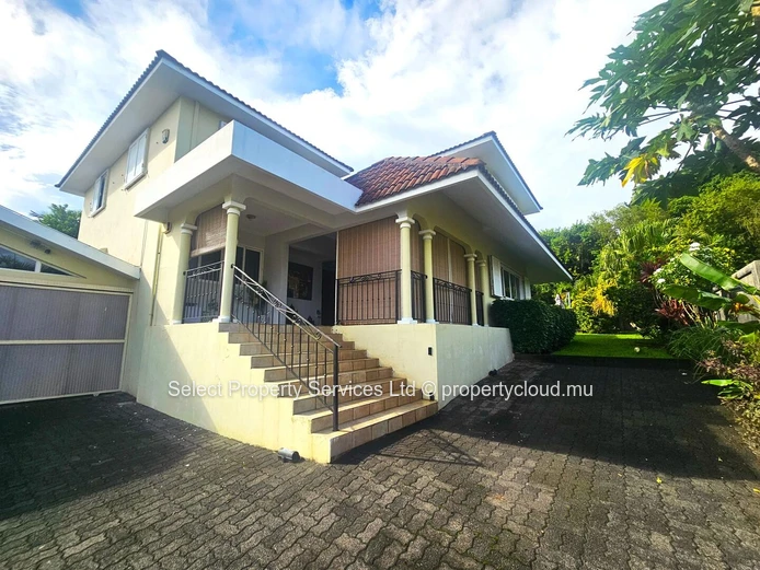 Charming spacious 4 Bedroom House for Sale in Floreal