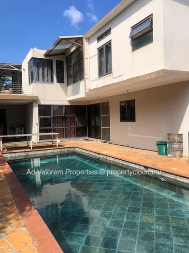 À vendre – Grande Maison à Pointe aux Sables avec piscine