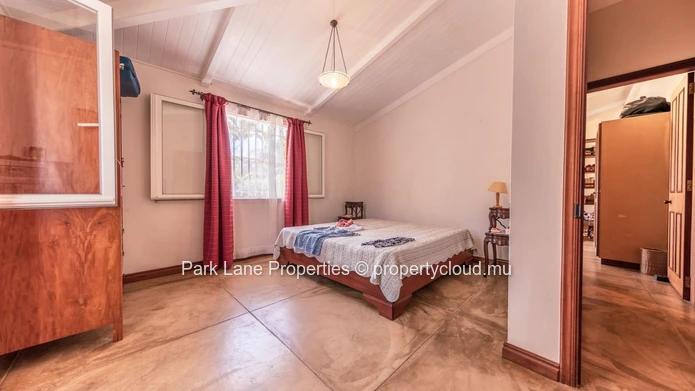 Belle maison au style authentique dans un écrin de verdure avec vue sur le morne