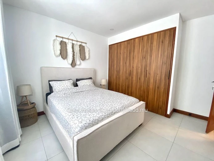 Exclusivité Pointe aux Canonniers. Splendide RDJ dans immeuble neuf, 3 chambres en suite, plage à 100m piscine commune. (Mandat exclusif)