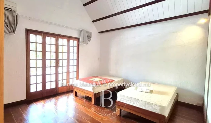 POINTE AUX CANONNIERS – Élégante villa côtière avec piscine et jardin – 4 chambres