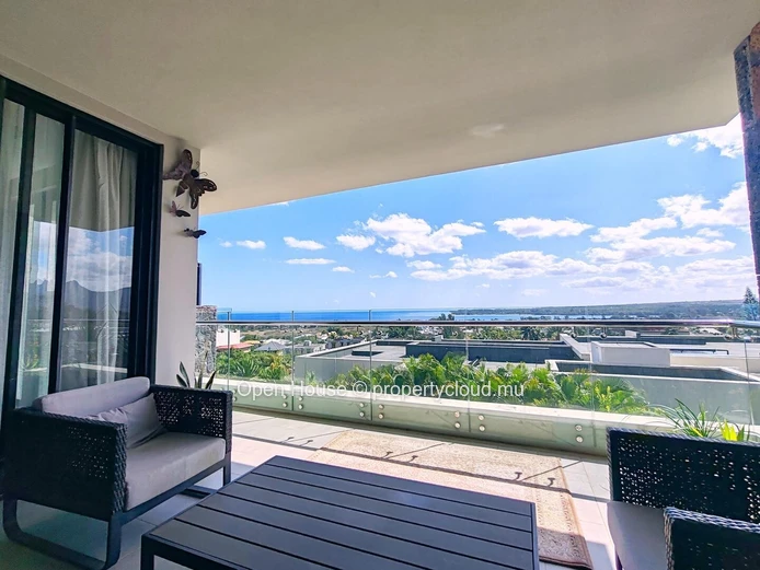 Luxurious Townhouse/Duplex in Tamarin with Communal Pool & Mountain Views - 3 Beds, Office, Fully Furnished, Rs 44M