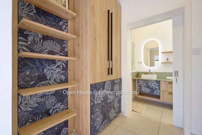 3-Bedroom Furnished Apartment with Private Pool in Pointe aux Canonniers