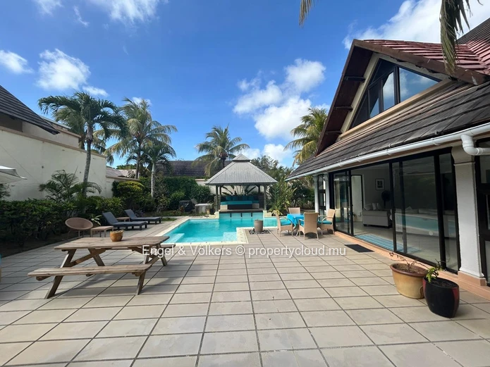 For Rent – Spacious 3-Bedroom Villa with Private Pool in a Secure Residence, Pereybere