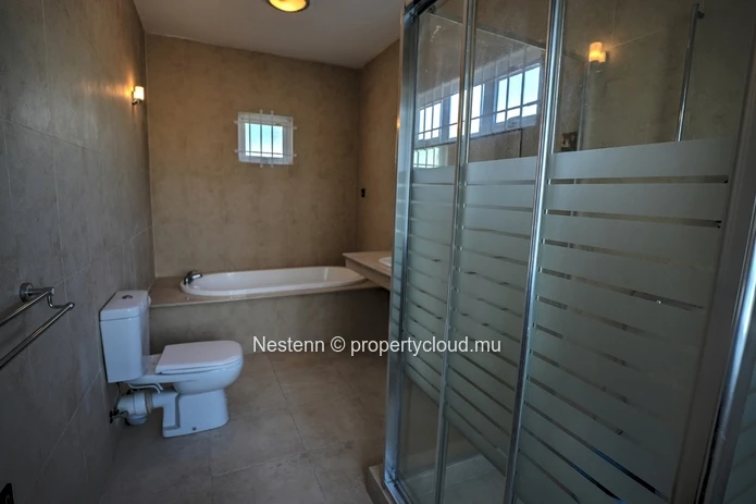 Charming 4-bedroom house in second row 
