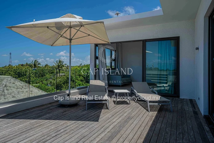 4 Bedroom Penthouse with Panoramic Sea View