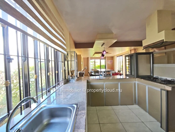 À Vendre – Maison À Pointe Aux Piments | Grand Jardin -Piscine – Nord