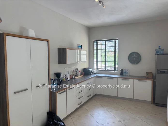Modern 3-Bedroom Villa with pool
