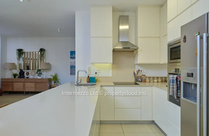 High-end PDS property in Grand Baie – beach accessible on foot in 2 minutes
