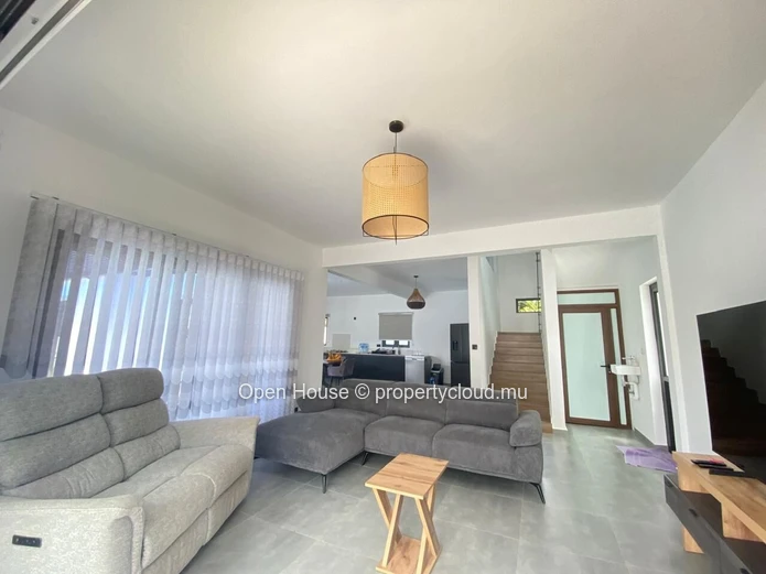 For rent in Calodyne, beautiful furnished villa on a 475m² plot. This new property offers 3 en-suite bedrooms, a priv...