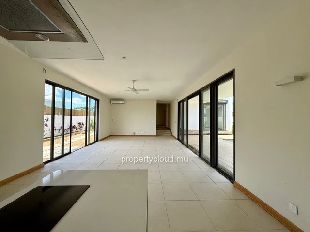 Villa F4 avec piscine Vivez dans le luxe et le confort proche centre commercial de la Croisette de Grand Baie dans un...
