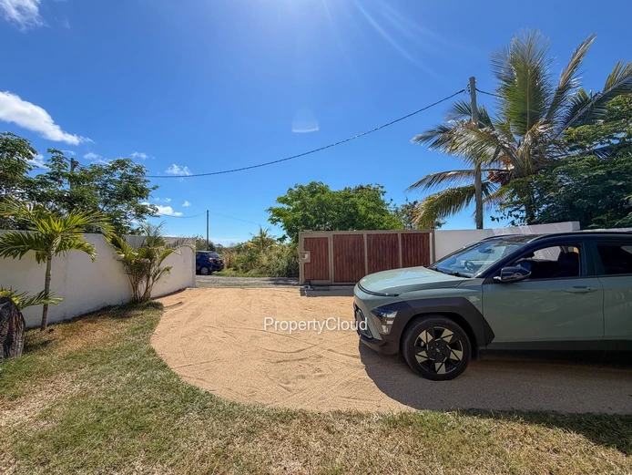 À Vendre | Maison Neuve Avec Piscine | 3 Chambres + Bureau Séparé + Espace De Rangement | Région De Mont Mascal | Rs ...