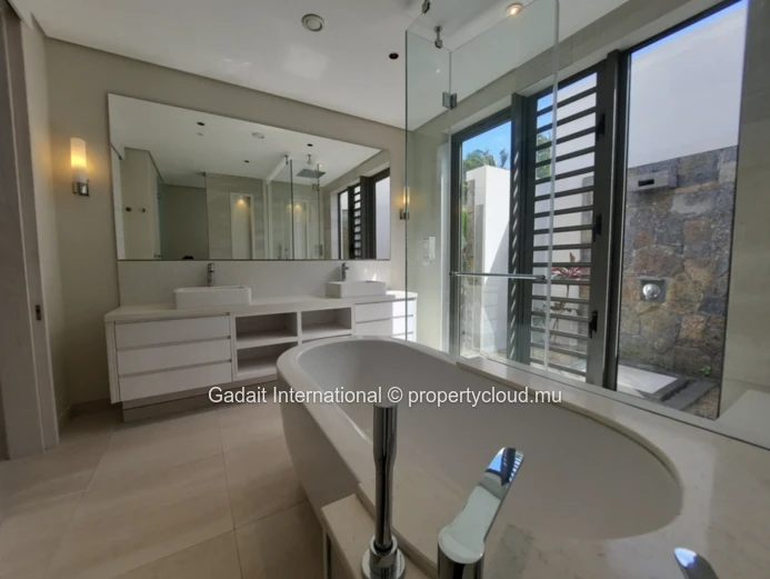 Villa de Luxe à Anahita : Location avec Vue Imprenable sur le Golf