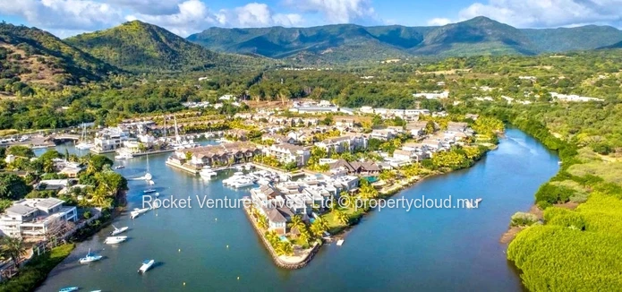 Luxury 5-Bedroom Villa, Black River (La Balise Marina)