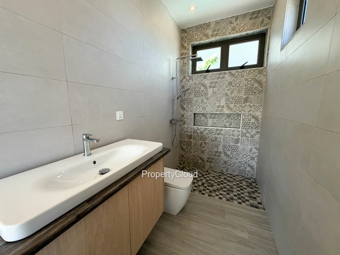 À Vendre | Maison Neuve Avec Piscine | 3 Chambres + Bureau Séparé + Espace De Rangement | Région De Mont Mascal | Rs ...