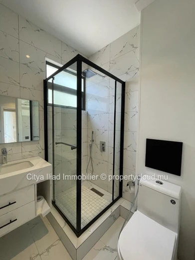 Appartement neuf de trois chambres en suite au coeur de Grand Baie