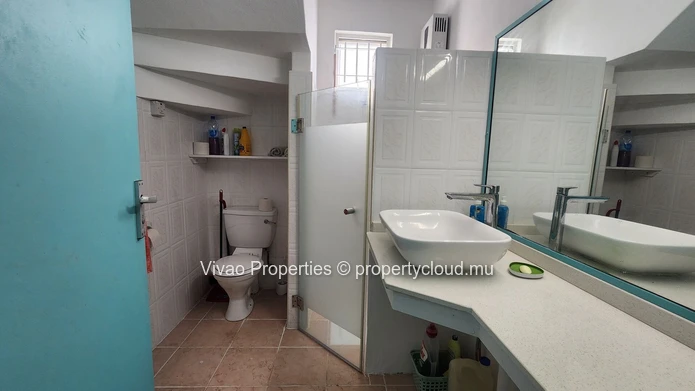 Duplex pieds dans l'eau à louer entièrement meublé à Belle Mare – 3 chambres avec piscine commune