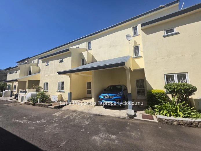 Joli triplex à louer à Grand Baie – Chemin 20 Pieds