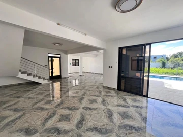 5 Bedroom Apartment