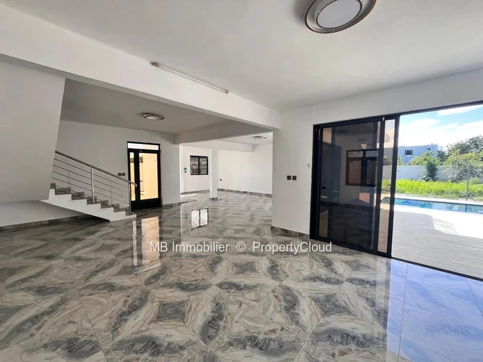 Spacieuse Villa à Louer à Bain Boeuf, Maurice: Propriété de 5 chambres avec piscine