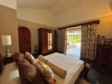 5 Bedroom Villa
