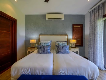 5 Bedroom Villa