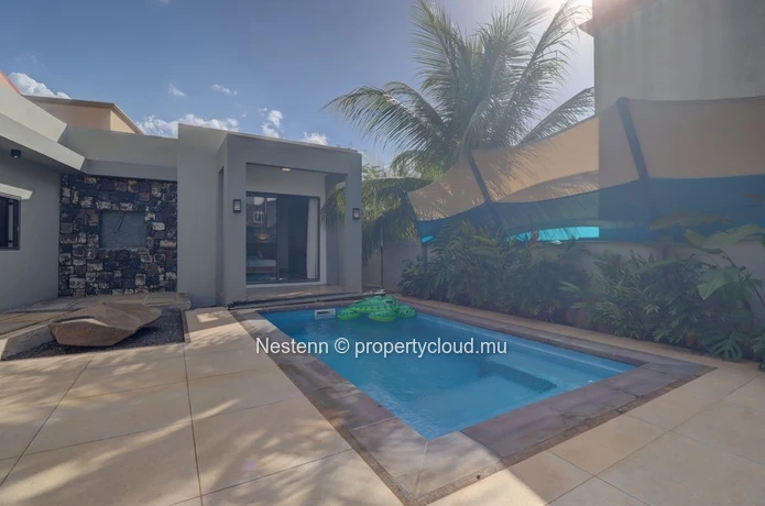Magnifique villa de plain-pied fraîchement livrée avec piscine privée, dans un quartier résidentiel et paisible