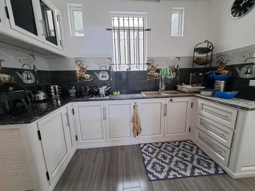 6 Bedroom House