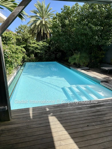 Appartement 3 chambres en rez-de-jardin avec grande terrasse couverte – Pointe aux Canonniers