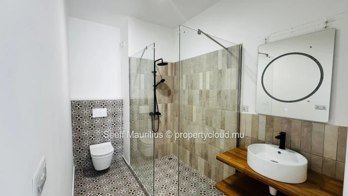 Bel Appartement Modernisé de 3 Chambres  à Quatre Bornes