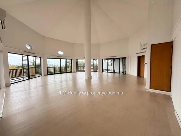For Rent – Spacious 128 m² Office with Sea View in Tamarin, Mauritius