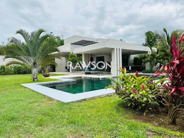 4 Bedroom Villa