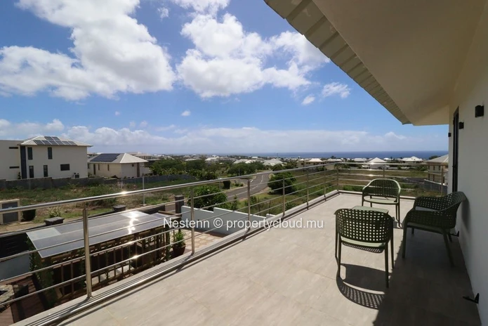 Superbe maison neuve avec piscine privée et vue mer et montagne en résidence sécurisée. 