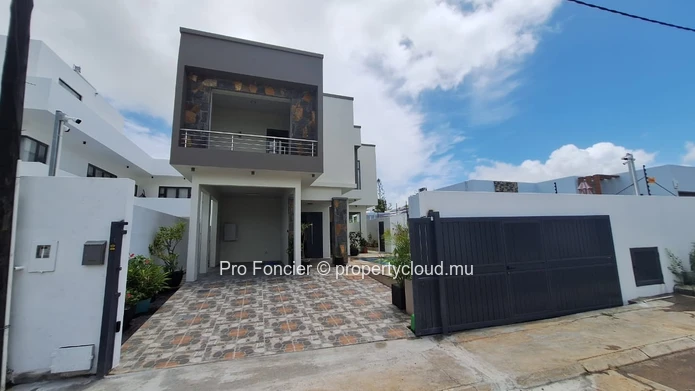 Maison à Louer à Grand Baie - Belle villa neuve contemporaine