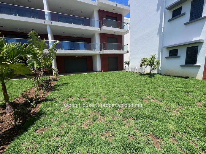 Luxury PDS Penthouse in Trou aux Biches with Stunning Views and Amenities! 177m² living area, communal pools, and mor...