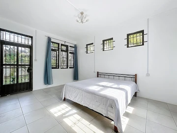 6 Bedroom House