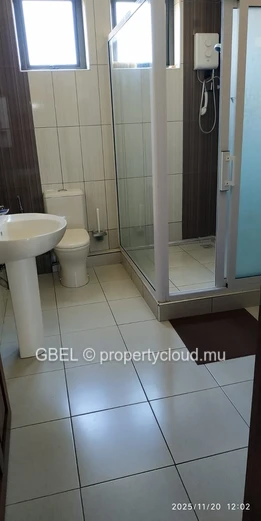 Appartement meublé 3ch/2sdb 90m² à Flic-en-Flac — salon et cuisine équipés