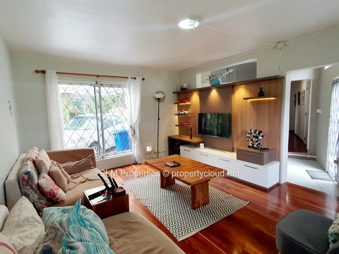 Maison familiale de 5 chambres avec grand jardin à Curepipe