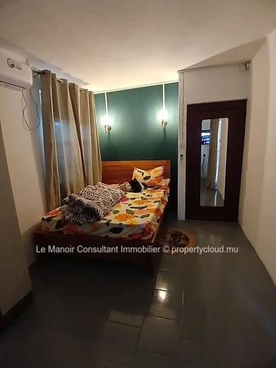 Maison individuelle de 2 étages avec toit-terrasse aménagé et vue mer- vendue entièrement meublée