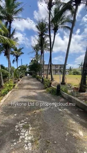 À Vendre : Vaste Terrain Résidentiel D'exception Avec Maison À Chamouny