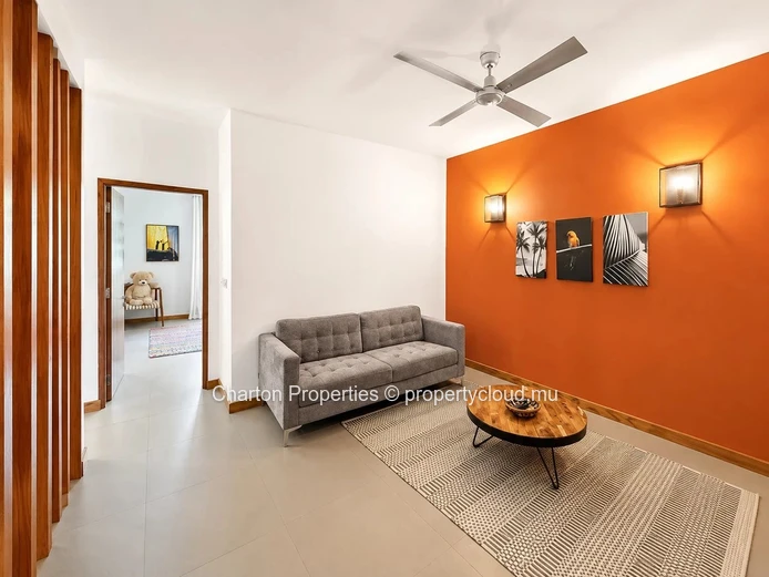 Three-bedroom Triplex in the heart of Péreybère, blending tropical elegance and Mauritian way of life