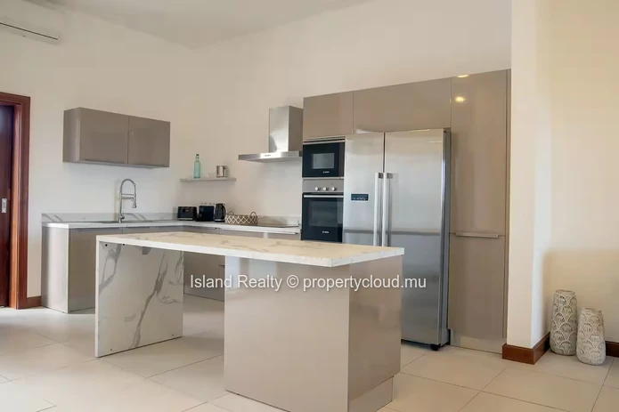 Appartement 248 m² avec vue mer dans résidence sécurisée – Pointe aux Canonniers