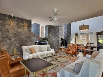 5 Bedroom Villa
