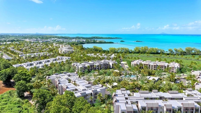 New development on the seafront with golf course - North-East Mauritius