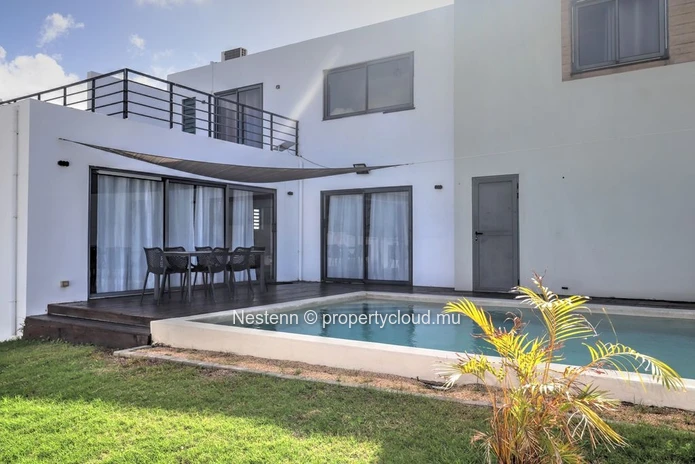 Charmante villa duplex de 3 chambres avec piscine privative dans une résidence sécurisée