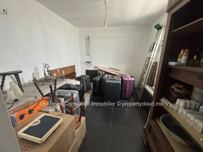 4-Bedroom Villa with Office for Sale in Albion