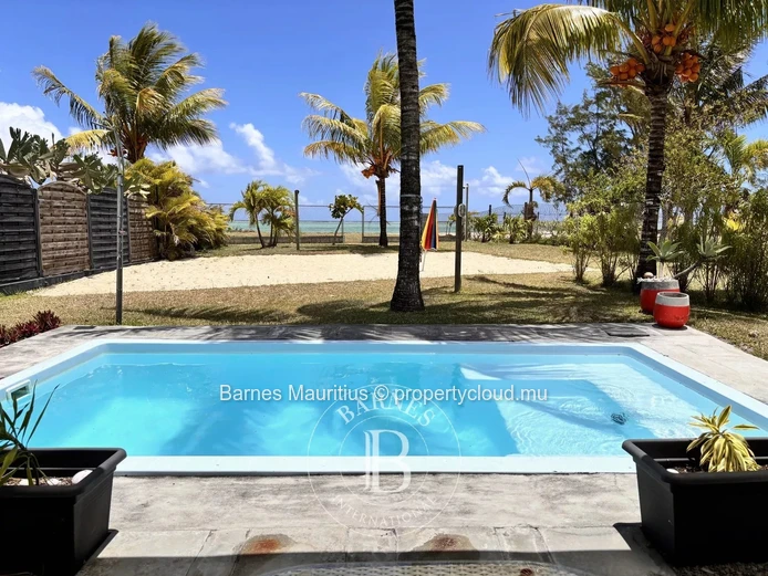 RIAMBEL- Propriété pieds dans l'eau - 3 Villas