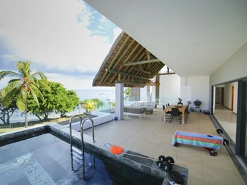 EXCEPTIONAL 4 Beds Beachfront Panoramic Sea-View Penthouse in Tamarin